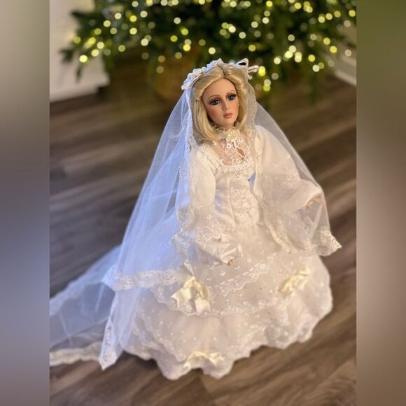 RARE! THE CARMELA COLLECTION VINTAGE PORCELAIN BRIDAL DOLL LIMITED EDITION - Picture 8 of 17